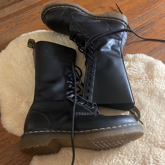 *LIKE NEW* DR. MARTENS 1914 SMOOTH LEATHER TALL BOOTS - Picture 6 of 9
